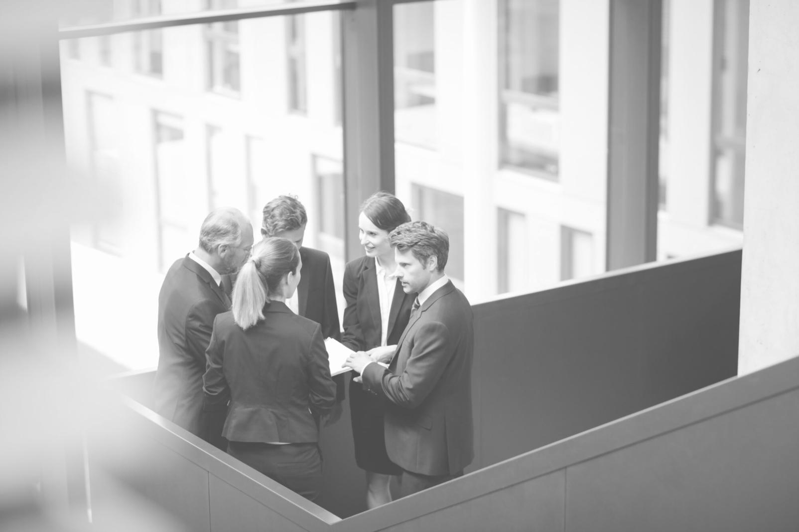 Live trading session with real-time market analysis